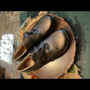 Clark’s Comfortable Bronze Leather Slip On with Button detail  8 1/2